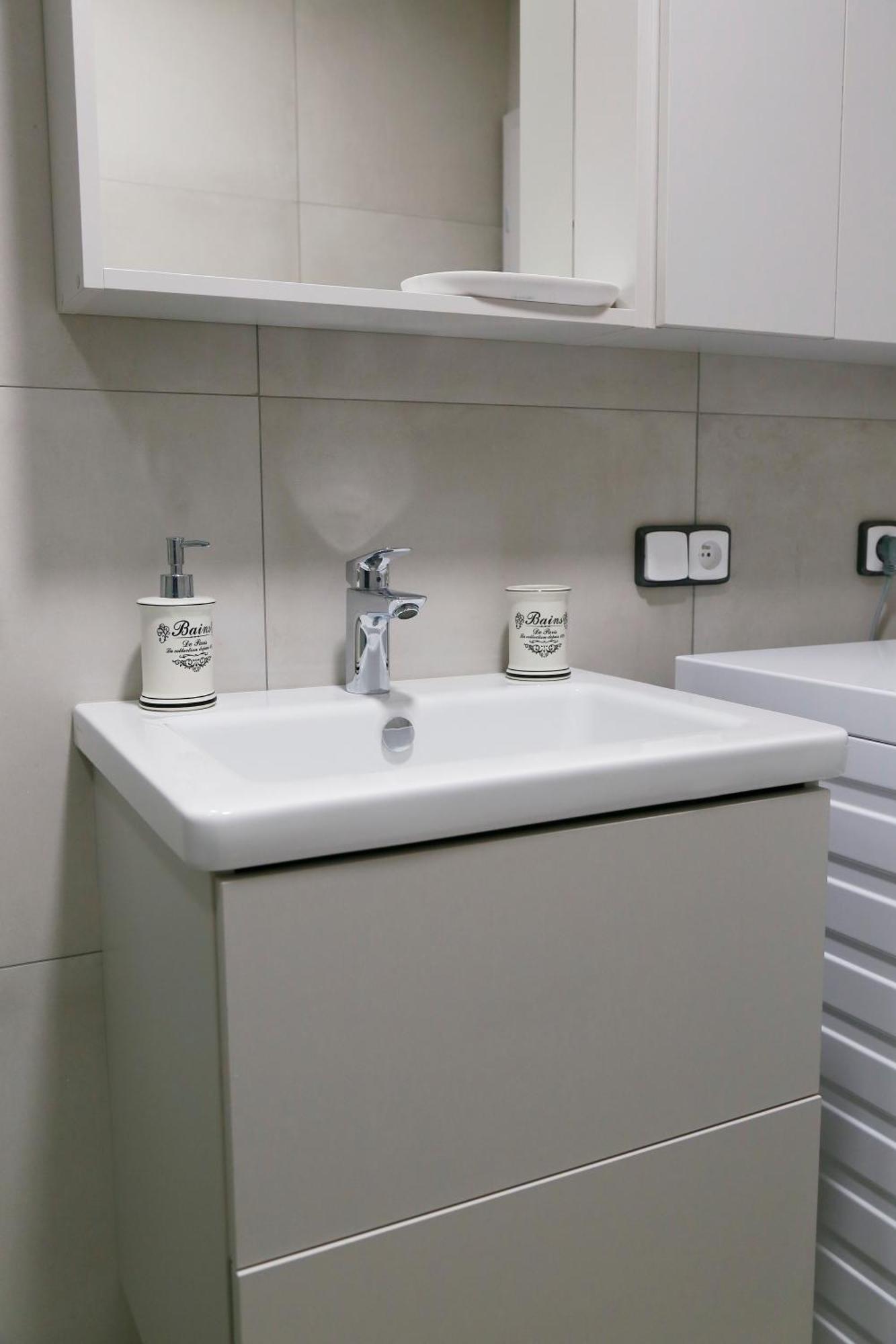 Aparthotel Brokes Lanskroun Ruang foto